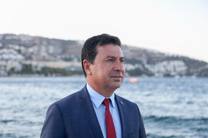 Bodrum Belediye Başkanı "Sputnik" gazetesine verdiği röportajında Bodrum’da inşaa olacak "Bodrum Arena" adlı çok fonksiyonlu spor ve eğlence kompleksi hakkında konuştu