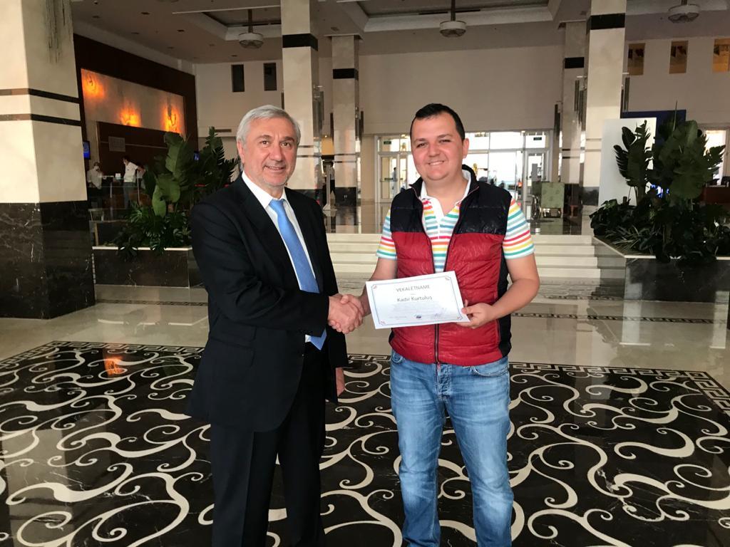 Председатель Российско-Турецкого Делового Совета Ахмет Паланкоев, вручил сертификат о представлении интересов РТДС в Турции Кадиру Куртулушу