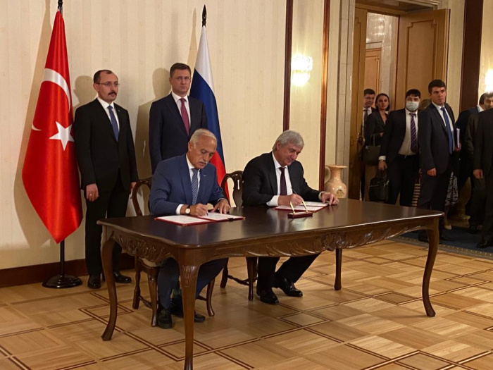 Rusya-Türkiye İş Konseyi Başkanı  ile Türkiye Dış Ekonomik İlişkiler Kurulu Başkanı ‘Rusya-Türkiye İş Konseyi iş çalışmalarında işbirliğine dair 2021-2022 Eylem Planı’ imzaladılar
